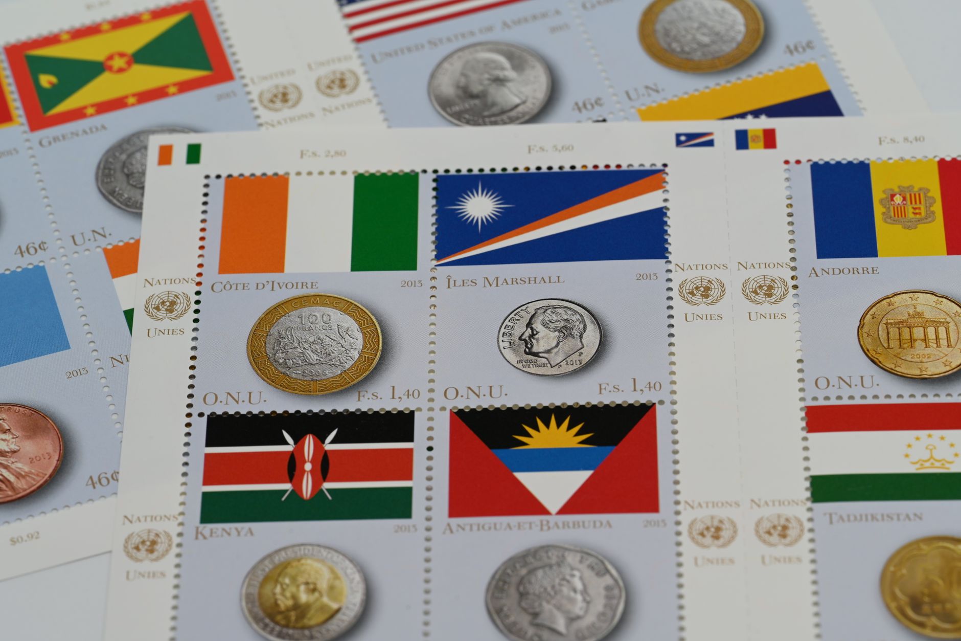 Comparatif des meilleurs outils pour collectionneurs de timbres